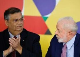 O post de Dino no dia seguinte ao fim do 1º turno