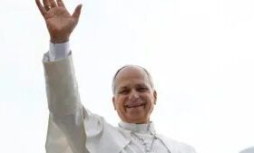 Papa pede proteção de Nossa Senhora Aparecida aos brasileiros