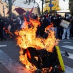 Paris é alvo de confrontos violentos entre estudantes e policiais