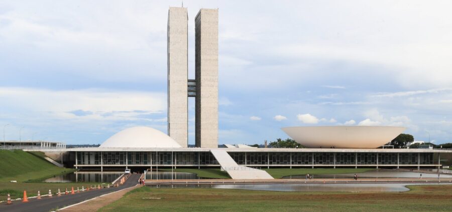 PL elege 121 deputados e tem maior bancada de um partido desde 1988; confira as demais siglas