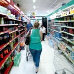 Produção industrial cai 0,6% de julho para agosto, diz IBGE