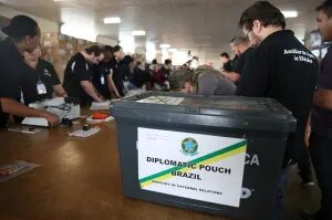 Quase 1 milhão de brasileiros estão aptos a votar no exterior