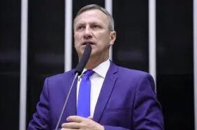 Sanderson aciona TCU por ajuda de embaixada a Lulinha em Madri