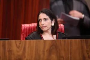 TSE censura Globo e proíbe púlpito de Lula vazio em debate