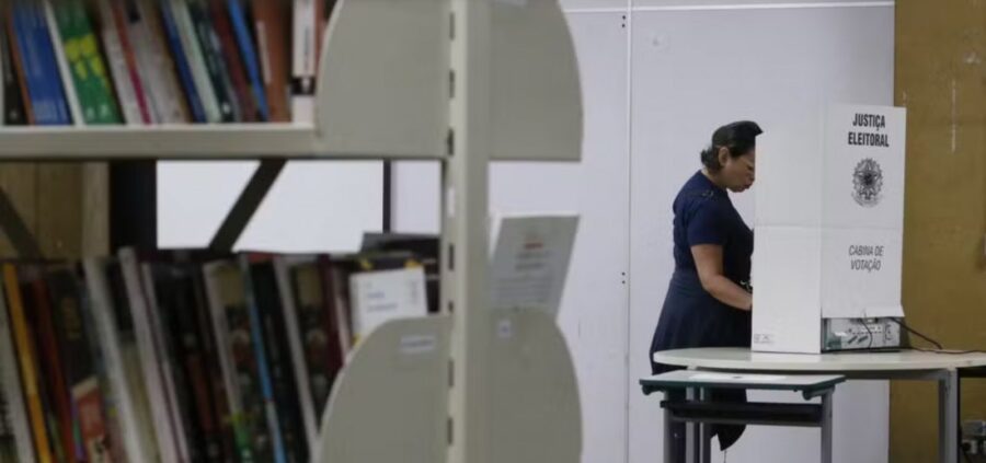 Urnas abrem em todo o Brasil para votação no primeiro turno das eleições