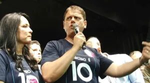 ‘Vamos para a vitória definitiva contra o PT’, diz Tarcísio em apoio a Flávio