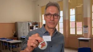 Zema vota em Araxá e diz estar preparado para Presidência