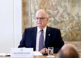 AGU diz que decisão de Fachin ‘restaura a institucionalidade’ no STF