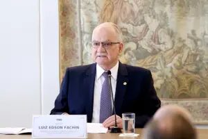 AGU diz que decisão de Fachin ‘restaura a institucionalidade’ no STF