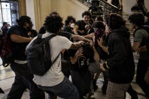 Aluno que ajudou a espancar colega acusado de nazismo na UFRJ é réu por estupro de vulnerável