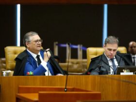 Análise: Ao expor suspeita sobre o PCC, Dino desafia Mendonça e vulnerabiliza Flávio Bolsonaro