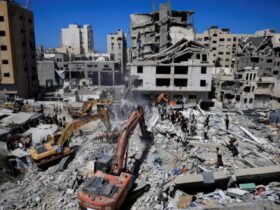 Ao menos 20 pessoas morrem após prédio danificado por bombardeios desabar na Faixa de Gaza