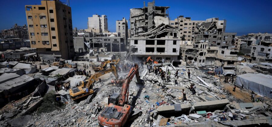 Ao menos 20 pessoas morrem após prédio danificado por bombardeios desabar na Faixa de Gaza