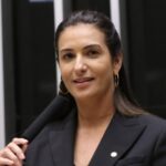 Após infarto, Roberta Roma é submetida a novo cateterismo; deputada segue estável