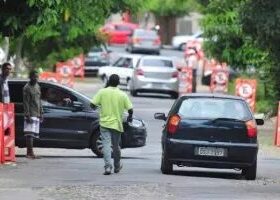 BH aprova multa de R$ 1 mil para quem cobrar por vagas nas ruas
