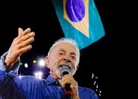 Campanha de Lula vai ao TSE por posts sobre fala de ‘toque’ em mulheres