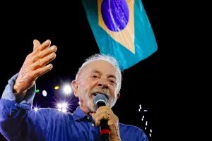 Campanha de Lula vai ao TSE por posts sobre fala de ‘toque’ em mulheres