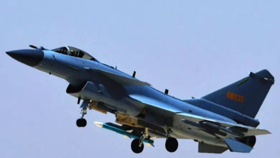 China vende caça J-10C ao Uzbequistão e mira mais mercados para seus armamentos