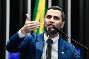 Cleitinho lidera corrida pelo governo de Minas