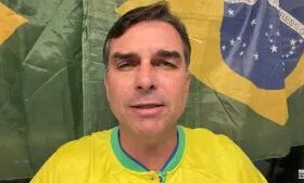 Com 1 milhão de inscritos no YouTube, Flávio Bolsonaro lançará ‘TV 24h’