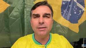 Com 1 milhão de inscritos no YouTube, Flávio Bolsonaro lançará ‘TV 24h’