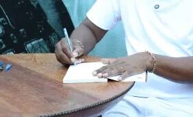 Conferência em São Paulo reúne autores para sessão de autógrafos