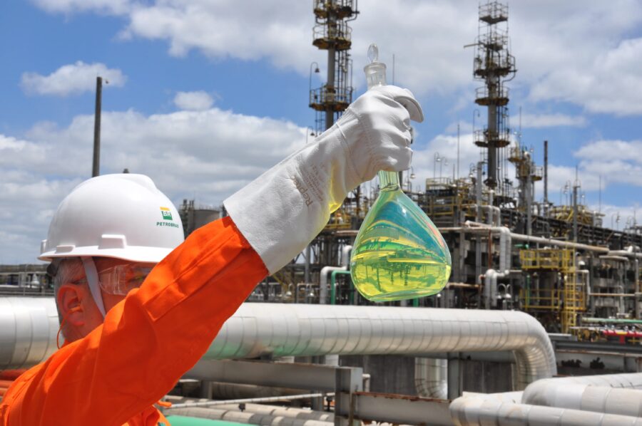 Conselho da Petrobras aprova adesão a nova subvenção que neutralizará alta no diesel
