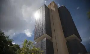 Copom mantém cautela e evita ‘cheque em branco’ para novos cortes, dizem economistas