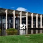 Damares cobra explicações do Itamaraty sobre honraria a diplomata punido por assédio
