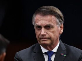 Defesa de Bolsonaro pede suspensão imediata da pena no caso da trama golpista