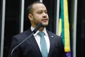 Deputado é alvo de operação da PF que apura fraude em contratos no Amazonas
