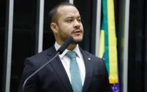 Deputado é alvo de operação da PF que apura fraude em contratos no Amazonas