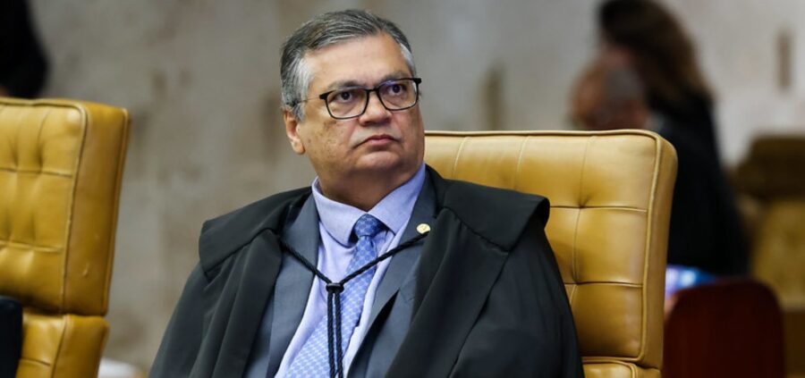 Dino derruba decisão de Mendonça e determina retorno de publicação sobre Nossa Senhora
