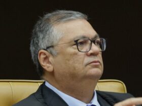 Dino interrompe Toffoli e discute com Fachin sobre pedido de palavra no STF