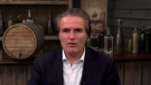 Diretor do Paraná Pesquisas diz que Flávio pode se beneficiar de votos de outros candidatos