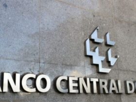 Disney, Paris e R$ 3,8 milhões: PF detalha relação financeira de Vorcaro com servidores do BC