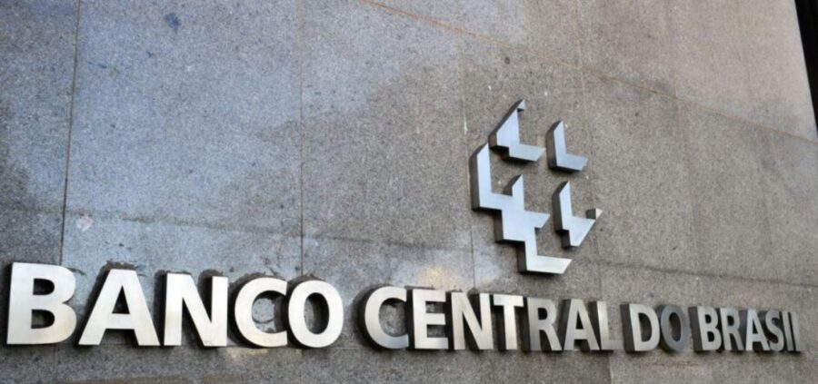 Disney, Paris e R$ 3,8 milhões: PF detalha relação financeira de Vorcaro com servidores do BC