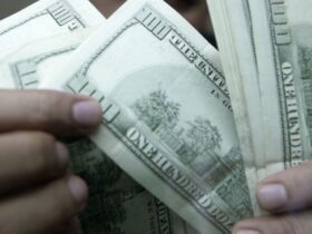 Dólar aproxima-se de R$ 5,17, com notícias do exterior e eleições