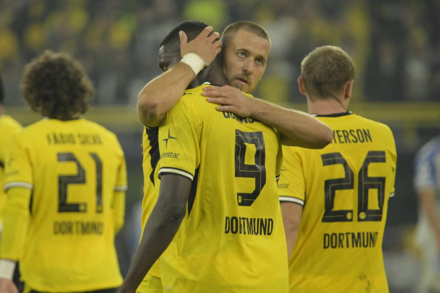 Dortmund vence Villarreal em jogo de cinco gols na estreia da Champions