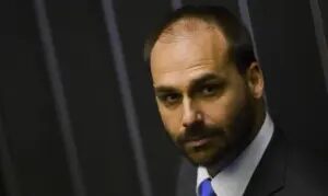 Eduardo Bolsonaro alerta para risco a Mendonça caso Flávio não vença a eleição