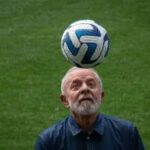 ‘Estou tentando ajudar’, diz Lula sobre dívida do Corinthians