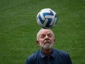 ‘Estou tentando ajudar’, diz Lula sobre dívida do Corinthians