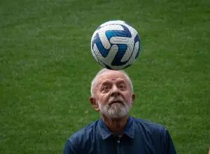 ‘Estou tentando ajudar’, diz Lula sobre dívida do Corinthians