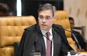 Fachin adia julgamento sobre Mendonça no STF
