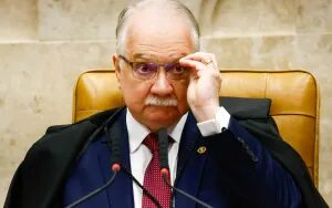 Fachin nega pedido para julgamento simultâneo de Moraes e Mendonça no STF
