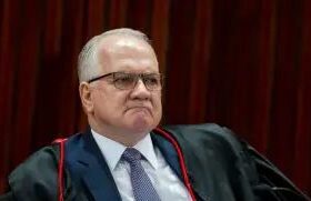 Fachin repreende Dino em sessão do STF