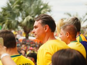 Flávio Bolsonaro cresce entre eleitores do Sudeste, mulheres e católicos