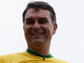 Flávio Bolsonaro é investigado no STF sobre financiamento de Dark Horse