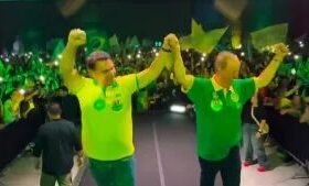 Flávio chama Moraes de ‘laranja podre’ do STF durante comício em SC