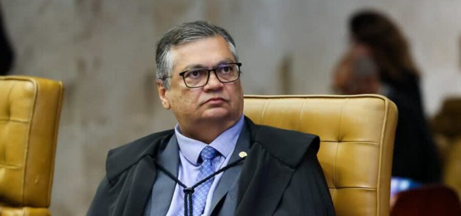 Flávio Dino determina entrega à PF de celulares e computadores apreendidos no caso Dark Horse